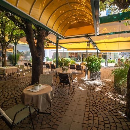 Hotel Schrofenstein ลันเด็ค ภายนอก รูปภาพ